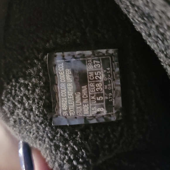 EUC Grey and Silver Skechers Short Boots Size 8 Leather Uppers - Picture 7 of 7